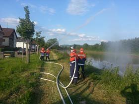 Übung am Neckarkanal - Wasser marsch, aus allen Rohren Übung am Neckarkanal