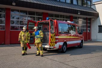 Mannschaftstransportwagen von hinten